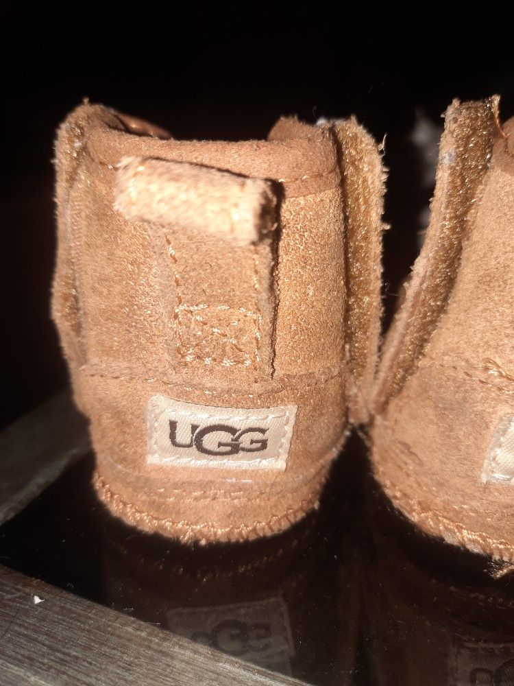Baby/toddler UGGS size 0/1