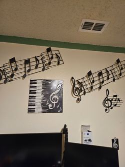 Bundle 🎶 music metal decoration 7pzs $50dls like new