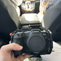 CANON EOS R8 