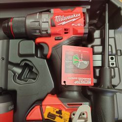 Milwaukee fuel Hammer drill kit
