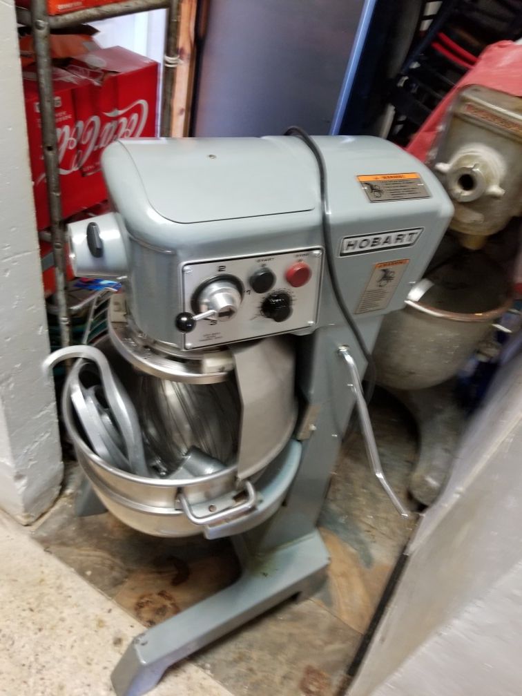 Brand new Hobart mixer 30 ct for sale by owner $5.000 .00 obo serios byer only pick up onl
