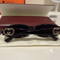 Authentic Gucci Black Rectangular Sunglasses w/ Gold GG Logo + Case (New)