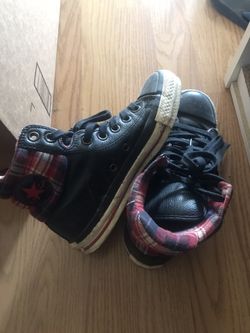 Converse shoe women size 6,