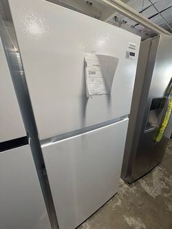 Frigidaire Top-Freezer Refrigerator White