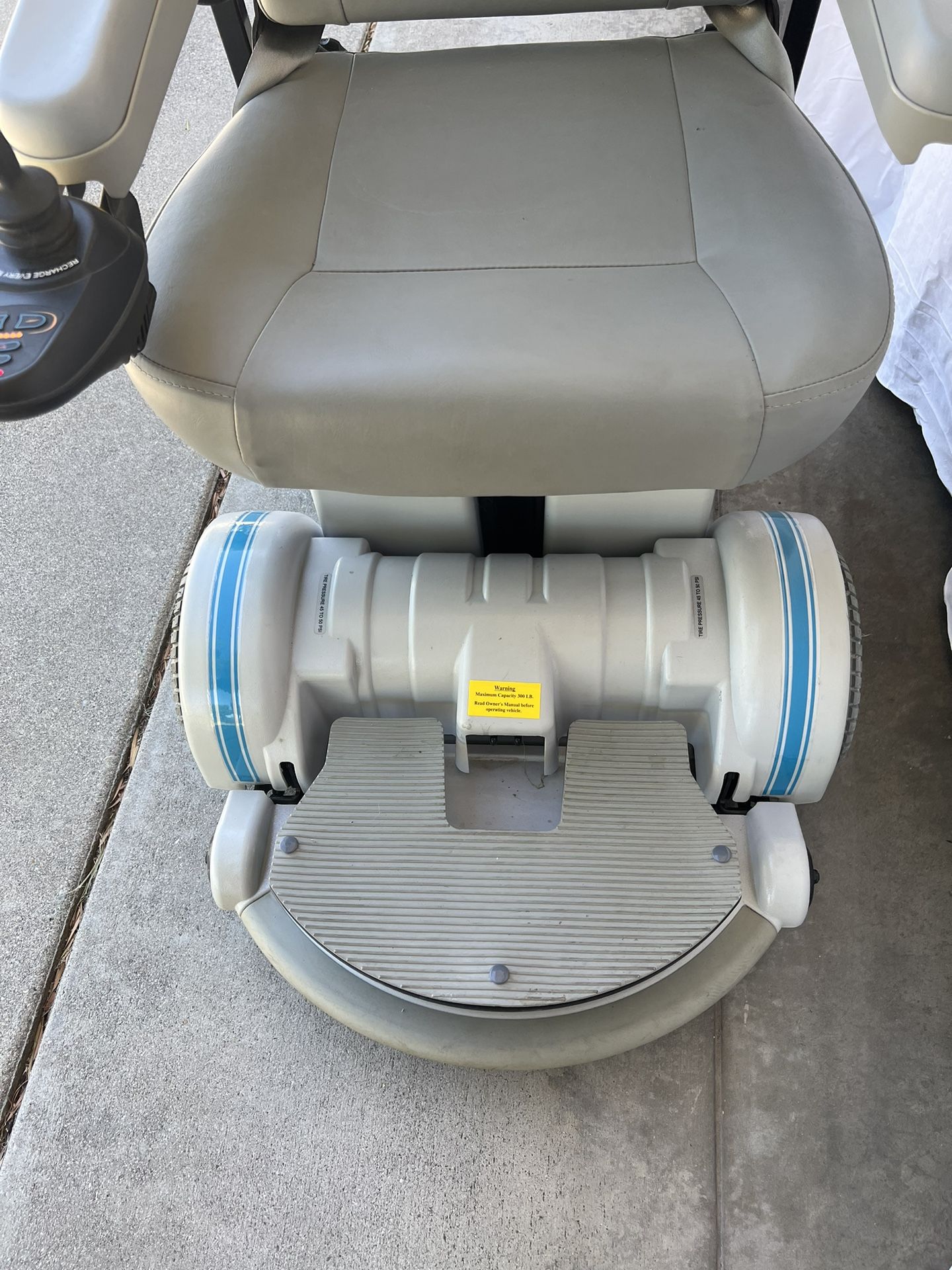 Hoveround MPV5 Electric Wheelchair Like New with 2 NEW Batteries for