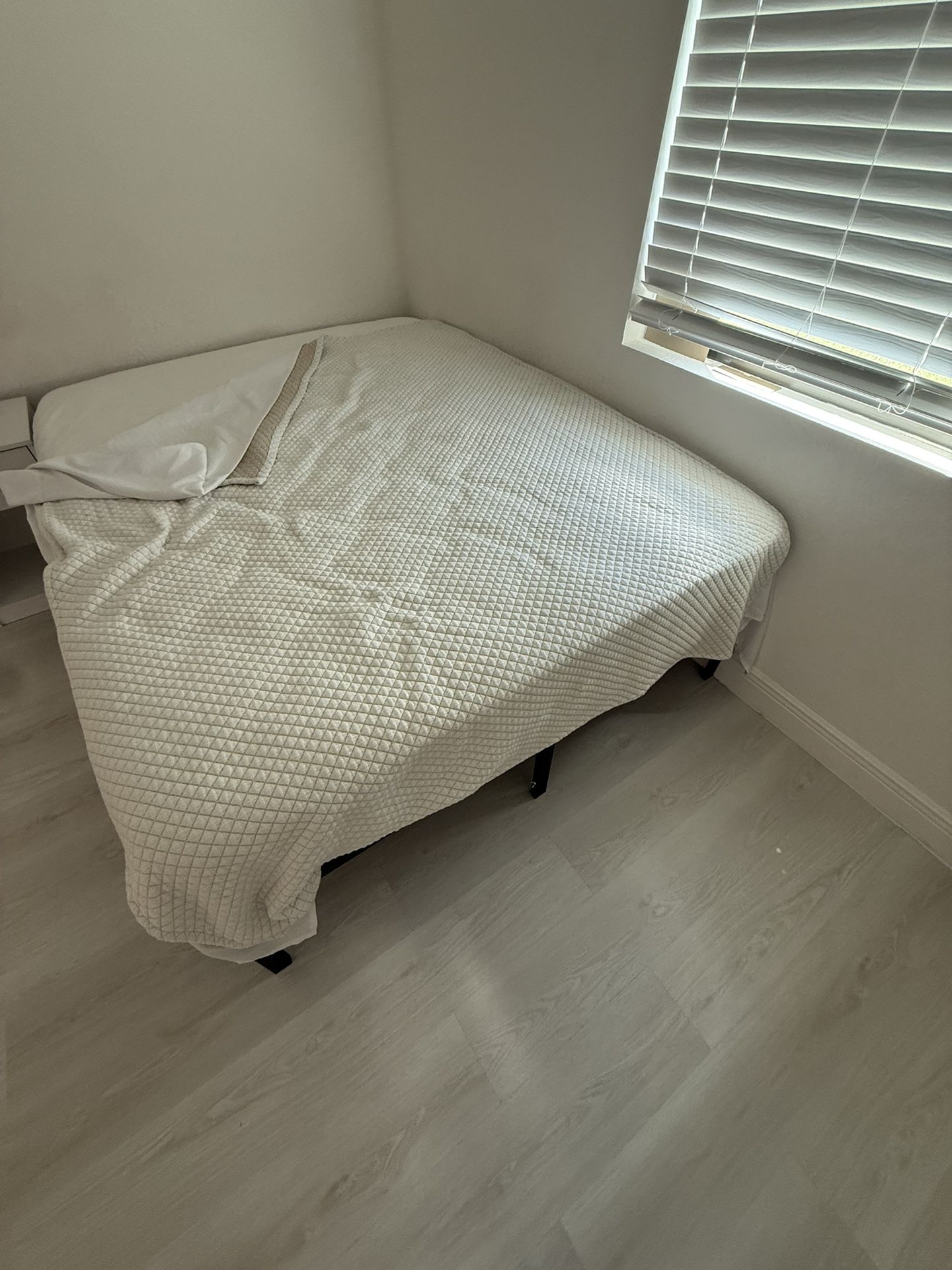 Queen Bed