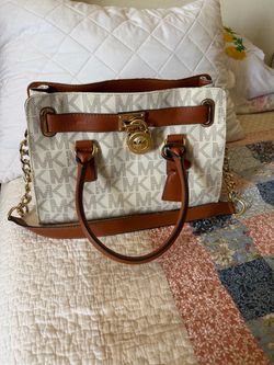 Micheal Kors purse