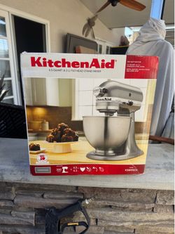 KitchenAid Classic Series 4.5Qt Tilt-Head Stand Mixer