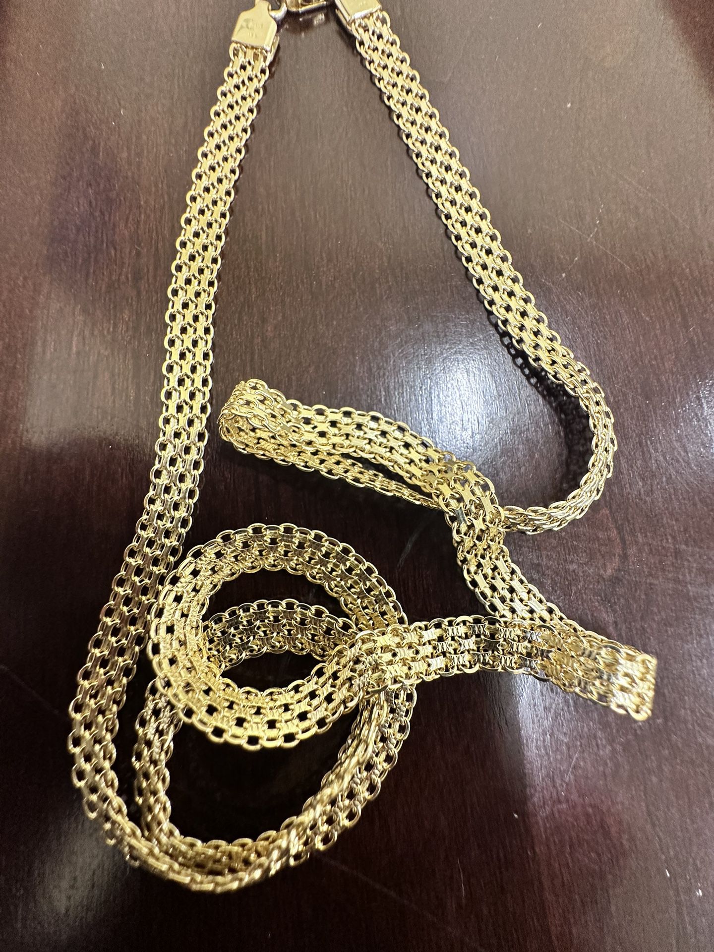 Authentic 18k Italian pure yellow gold necklace 23.3 Gr 25” chinesca style.  I will meet you at any local jewelry for gold authenticity.  Only serious