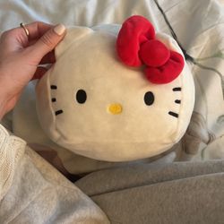 Cube Universal Studios Hello Kitty Plush