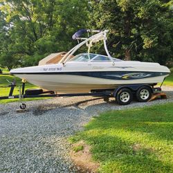 2002 22ft Captivia V8  $8,000 OBO