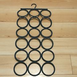 Folding scarf hanger