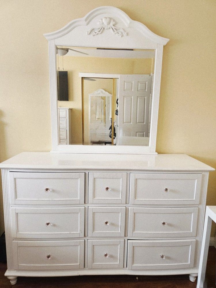 4 Piece Bedroom Set