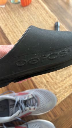 Oofos size 12
