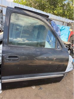 2005 GMC sierra doors $100 each