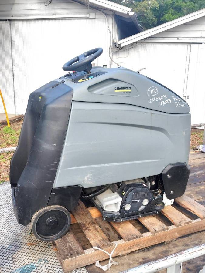 Chariot 3 iScrub 26 SP - Ride on Floor Scrubber Cleaner Buffer Burnisher - ONLY 33HRS!