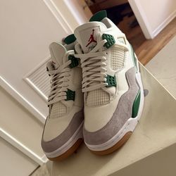 Jordan 4 pine green 11.5 with bape socks