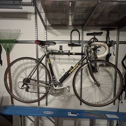 Racing Bike - Trek 2300 - Lightly Used