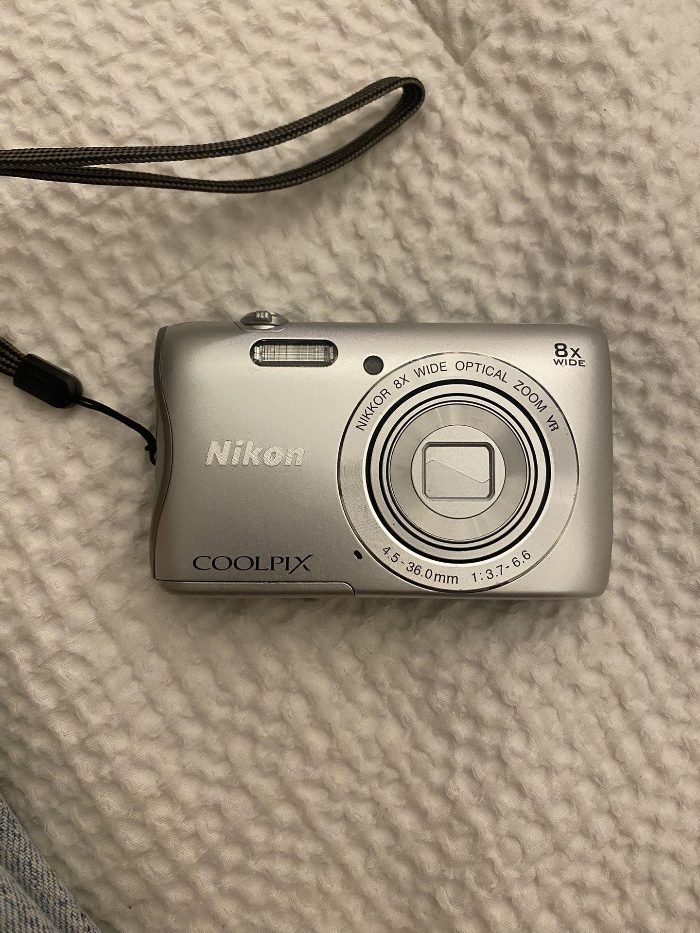 Nikon Coolpix S3700