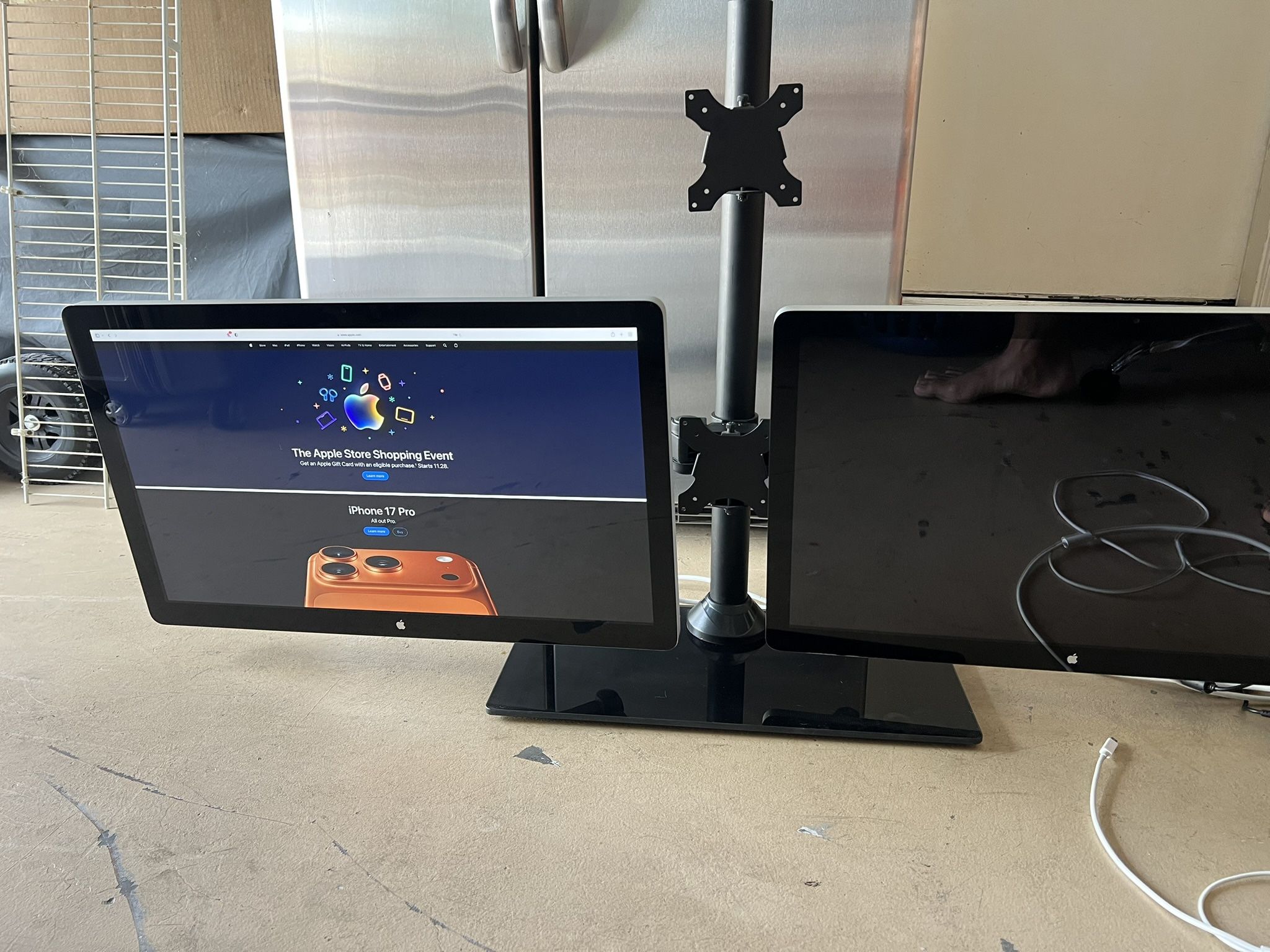 Apple Thunderbolt Display monitor