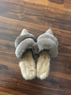 furry slipper very comfy slides