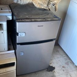 Mini Fridge 