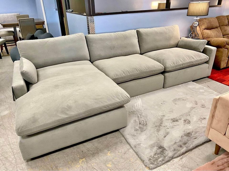 Elyza 3 Piece Sectional With Chaise🌑 Financing Available 🌑New