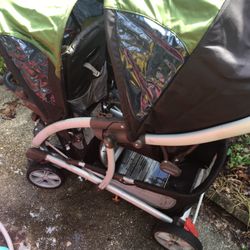 Nice Graco double fold up Stroller only $60 firm