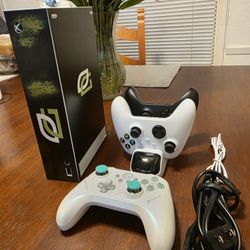 Xbox Series S 512GB + 3 Controllers & Charging Dock