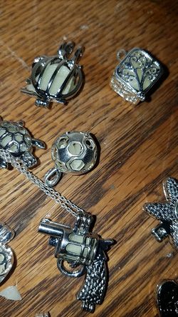 Glow-in-the-dark pendants for necklaces