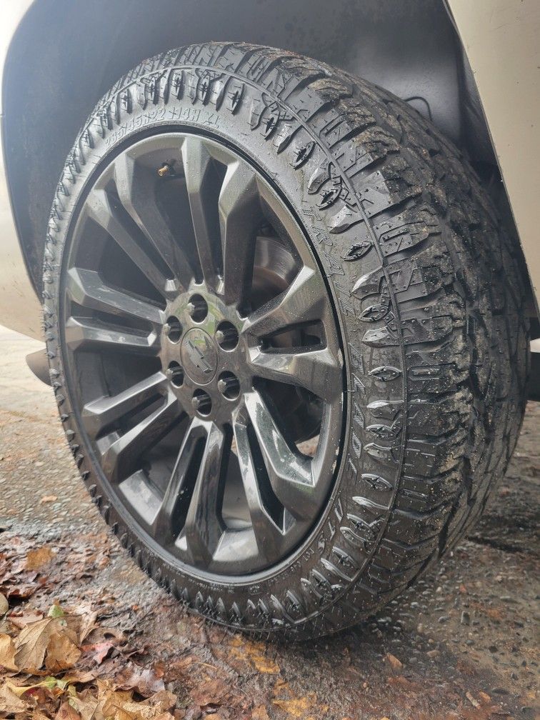 6 LUG 22"s Wheels & Tires Chevrolet