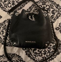 MICHAEL KORS ALANIS 30T9SNJM2L MD BUCKET BAG, LEATHER, BLACK  w/Tag