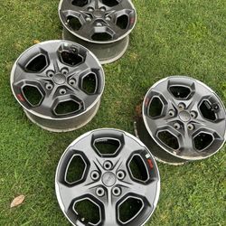 4 Jeep Wheels Just Needs A Little Cleaning