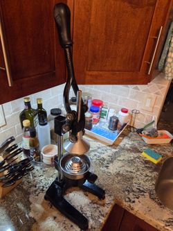 JUICER MANUAL OLD SCHOOL CAST IRON JUICER