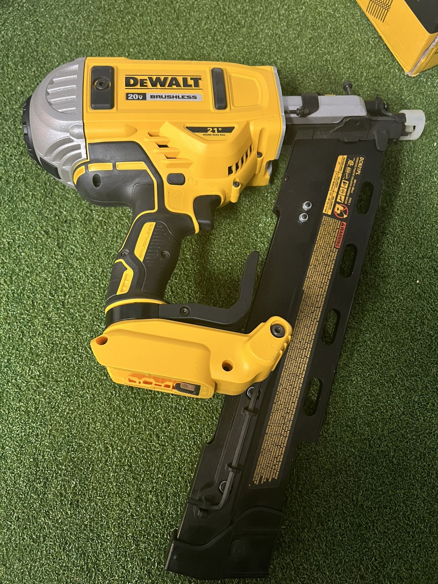Dewalt 21 Degree Cordless Framing Nail Gun