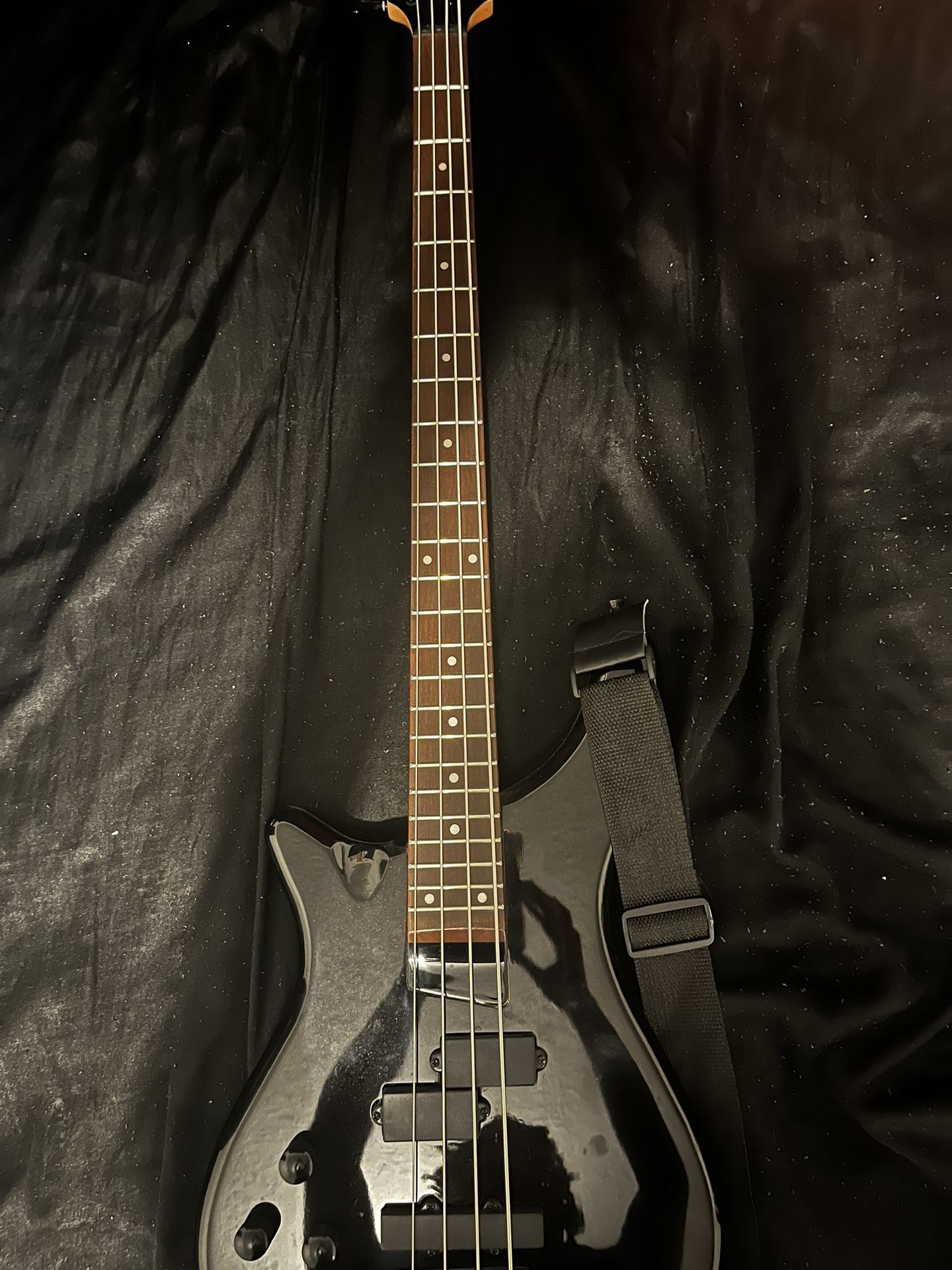 Rogue Series 3 Bass Guitar