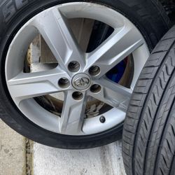 215/55/17 Toyota Rims With Almost New Tires For 2012 To 2014 Camry And Fit From 2002 To 2024 Camry 