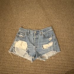 Women’s Clothing Levi’s Ripped Jean Shorts W29