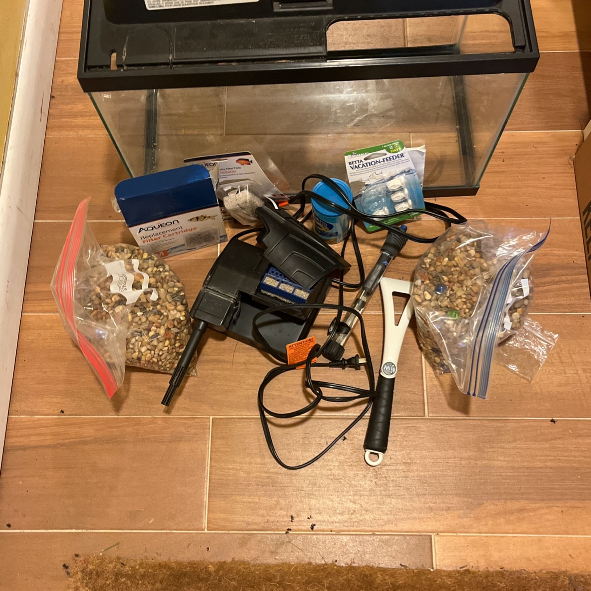 10gal Aquarium With Filter and Accesories