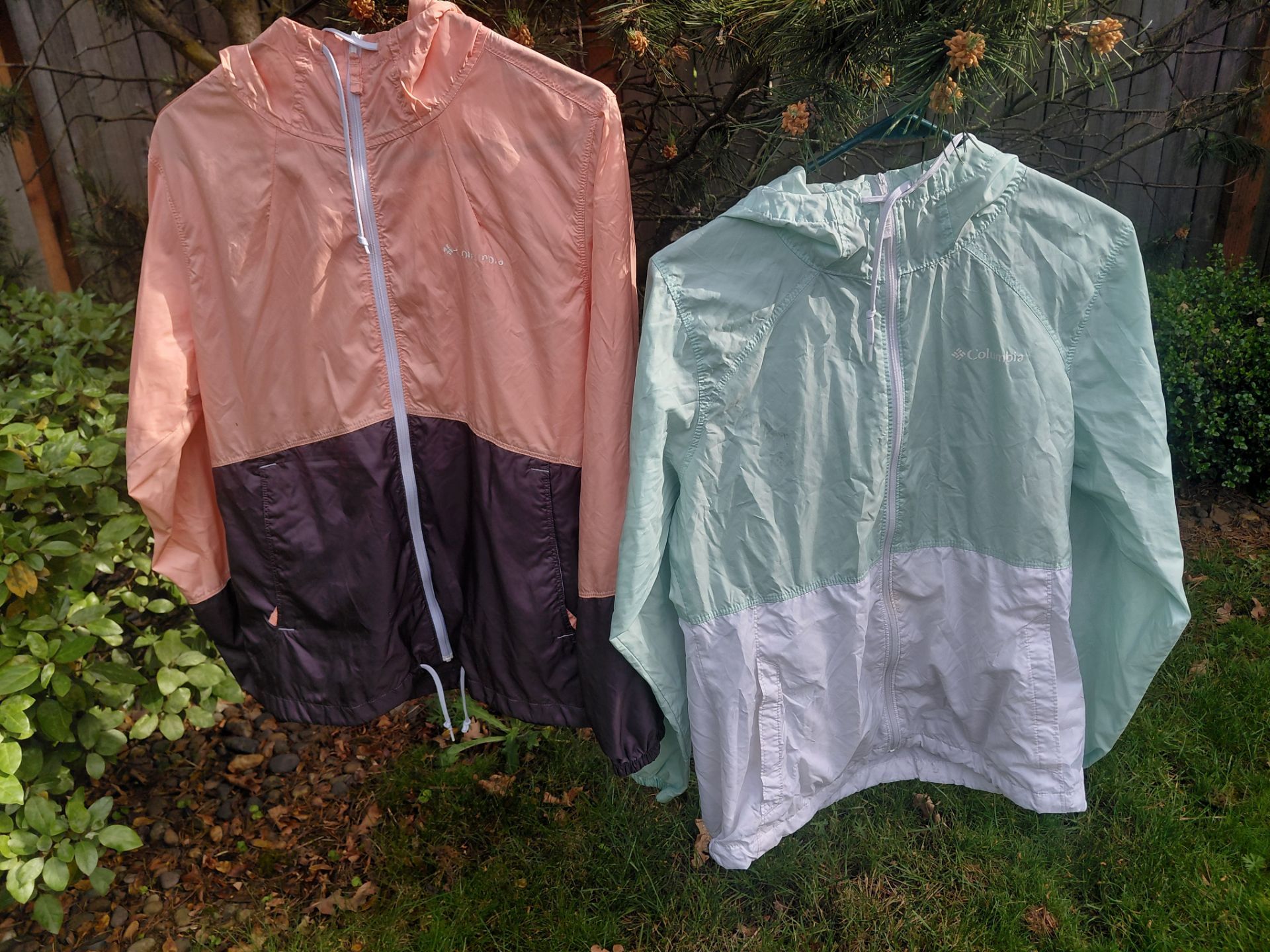 2 Columbia Windbreakers size Med