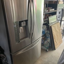 LFX33975ST LG Fridge & freezer, IceMaker 33 Cu.ft 