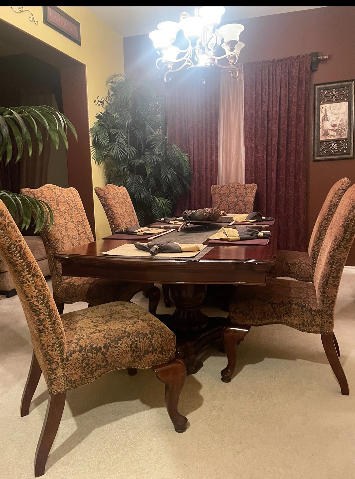 Beautiful solid wood dinning / dining table along with six elegant matching comfortable chairs.