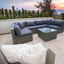 New inbox 7-pice patio sectional with cushions(we finance and deliver)