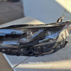 Toyota Camry Left Headlight Oem