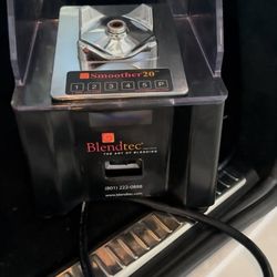 Commercial Blender : Blendtec ICB7 Smoother20 Blender W/ Sound Enclosure + 2 Jars + Lid -Works Great