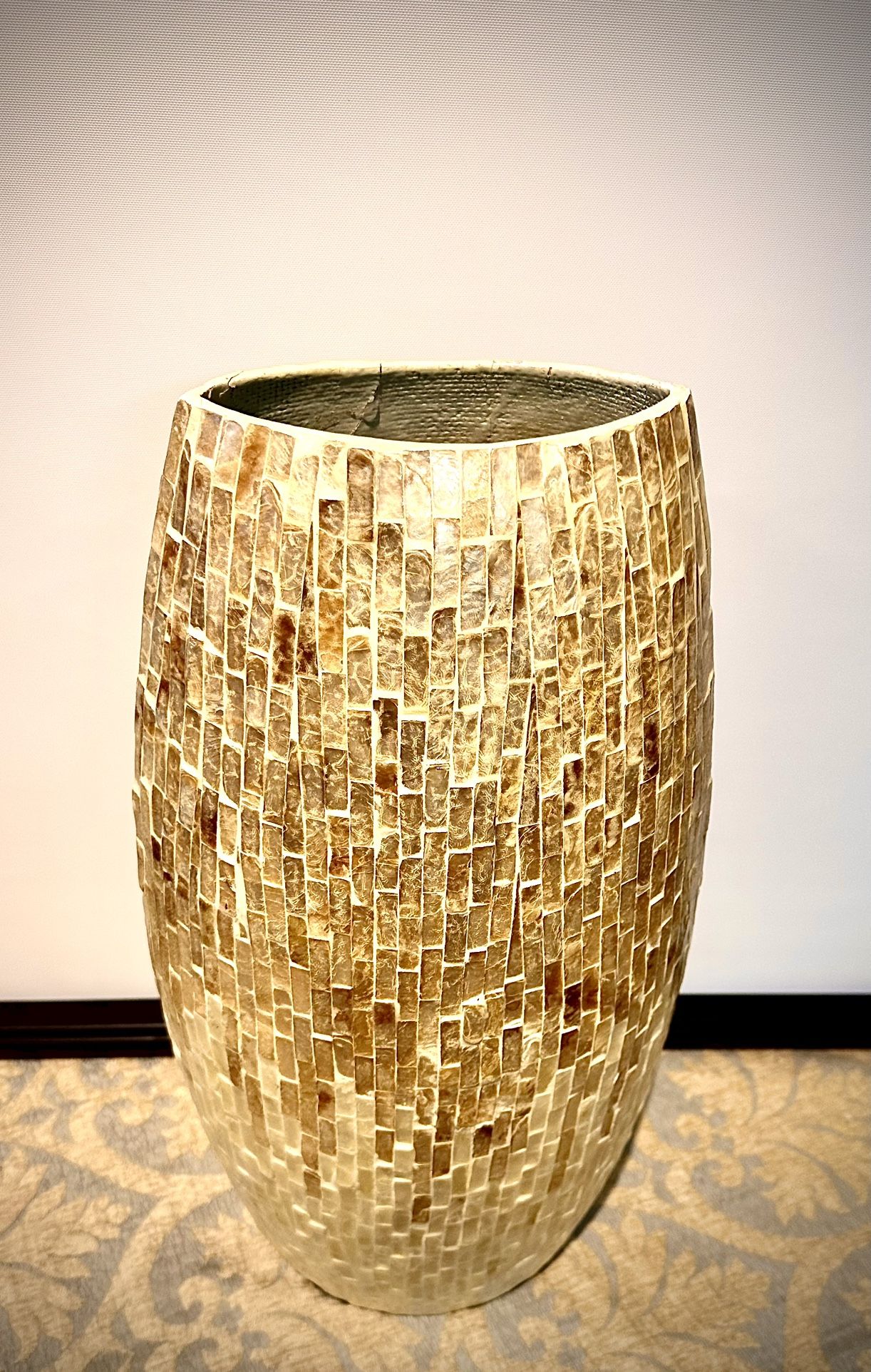 Shell Art vase with dimensions H21xL9xD4 inch Lbs 3.5. Beautiful item in excellent like new condition Item# 423RR17 Lbs 3.5