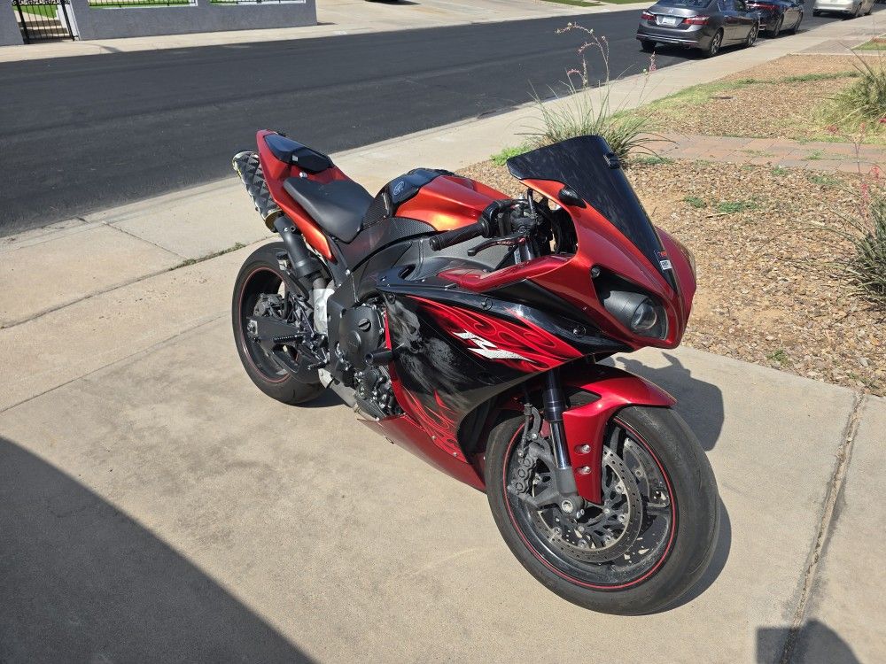 2011 Yamaha R1