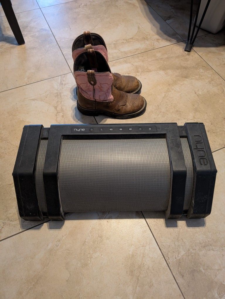 Nyne Portable Bluetooth Speaker 