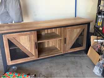 Entertainment center