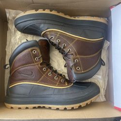 Nike Woodside II (Snow Boots) Size 9 1/2